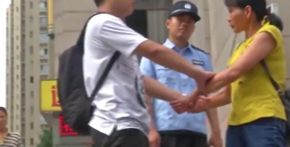 兒子來西安傳銷窩點救母親，母親卻要斷關(guān)系