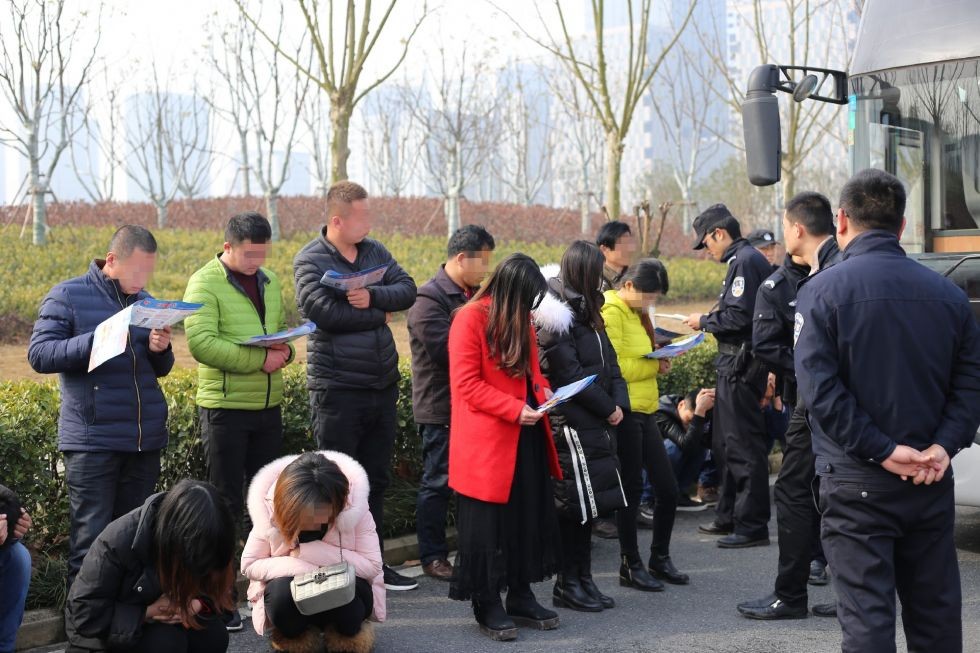 合肥傳銷組織包旅游大巴給新人洗腦